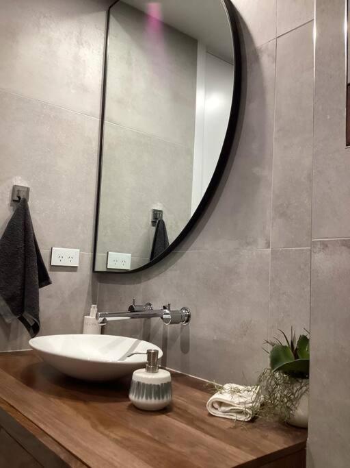 In The Heart Of Port Melbourne Appartement Buitenkant foto